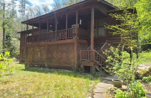 Mortimer Cabin | Very Secluded Home overlooking a Wilson Creek, a Wild and Scenic River.