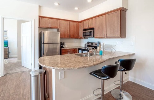 Wesley Heights Apartment | Viagem|Bright and Relaxing 2BR in Prime Location