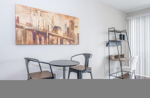 Plaza Midwood Apartment | Viagem Fashionable Studio in Vibrant Area