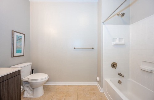 Plaza Midwood Apartment | Viagem Modern Studio with Parking