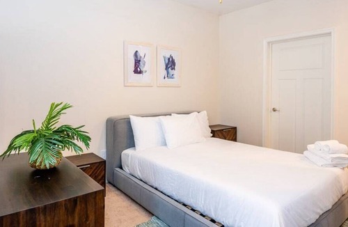 Wesley Heights Apartment | Viagem Studio in Top Location with Parking