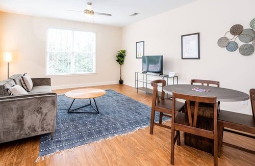 Wesley Heights Apartment | Viagem Studio in Top Location with Parking