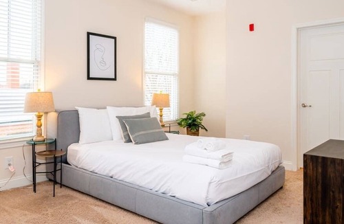 Wesley Heights Apartment | Viagem Stylish Studio in Top Location