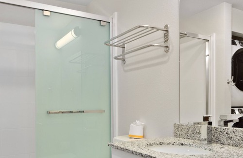 Charlotte Apartment | Viagem Welcoming 1BR with Gym 10min to City