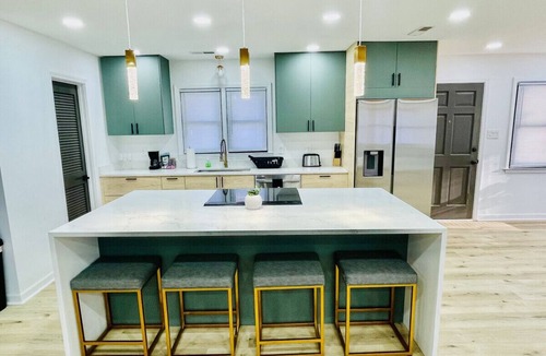 Greensboro House | Vibrant 4BR Split-Level Home Near PTI Airport