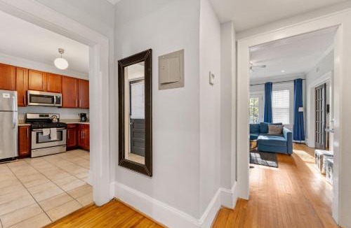 Dilworth House | Vibrant and Cozy 2BR near Uptown with Balcony