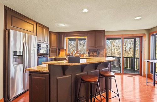 Beech Mountain Cabin | VIEWS~Black Bear 5BR Hot Tub~Fire Pit~ Game Room