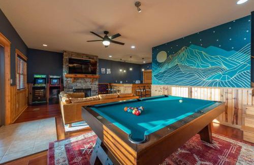 Wolf Laurel House | Views For Miles HotTub-PoolTable FirePit Remodeled