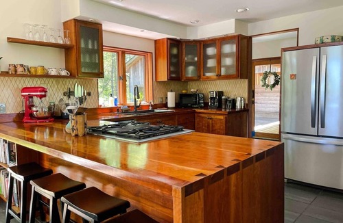 Bakersville Cabin | Views! Japanese Soaking Tub. Double Fireplace. Chef Kitchen, Herb Garden