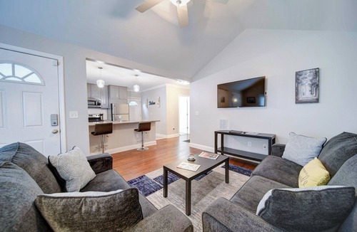 Villa Heights House | Villa Heights/NoDa Area – Modern 2BR Apartment w/Parking