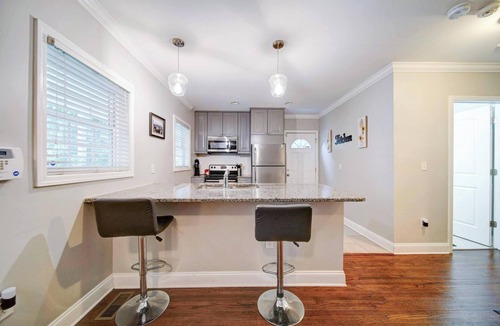 Villa Heights House | Villa Heights/NoDa Area – Modern 2BR Apartment w/Parking
