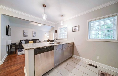 Villa Heights House | Villa Heights/NoDa Area – Modern 2BR Apartment w/Parking