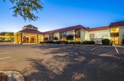 Clemmons Hotel | Village Inn Clemmons-Winston Salem, Trademark by Wyndham