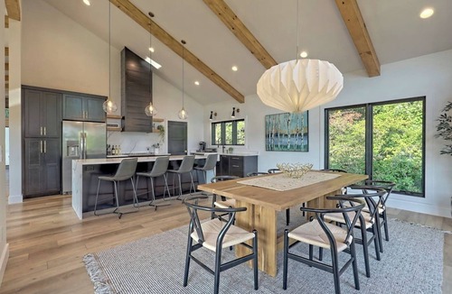 Hayesville House | Vineyard House "Casa Tra Le Vigne" by Chatuge Home Concierge Lake access, firepit, ping pong