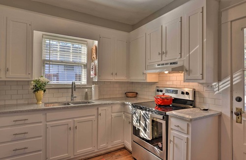 Greensboro House | Vintage Chic Cottage < 1 Mile to UNC Greensboro!
