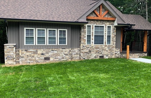 Thurmond Cottage | Viognier-Newly Constructed Cottage at Jones von Drehle with Master Suite
