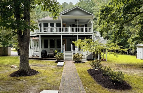 Henrico House | Visit The Good Life on Lake Gaston! 5 bedrooms with kayaks, SUPs, pedal boat.