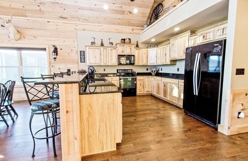 Frank Cabin | Voted "BEST VIEWS" - High Demand Area! - Surrounded by Pisgah National Forest!