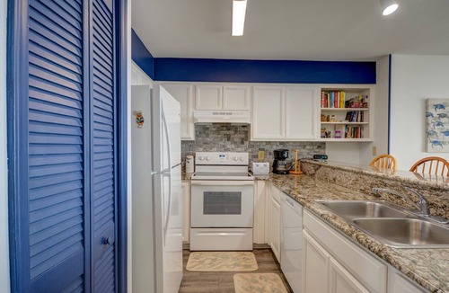 Surf City House | "Wading For You" Oceanfront Townhome - Community Pool