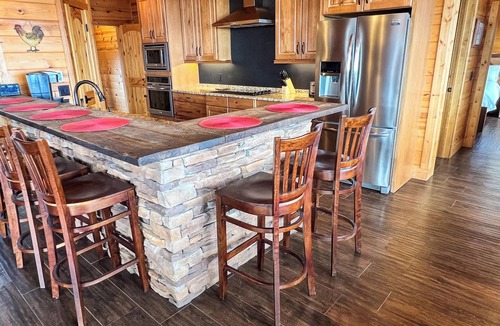 Todd Cabin | Wake Up to Mtn Views, End the Day in the Hot Tub @ Skyview Hideaway