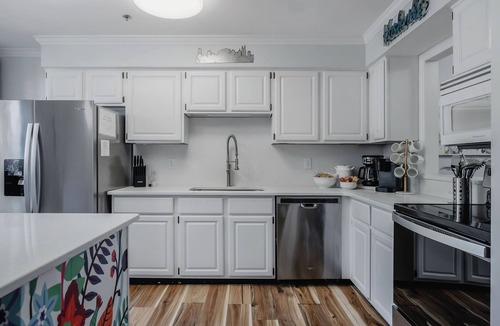 Rutledge Hill House | Walk 2 Broadway! Free Parking! 2.5 Baths
