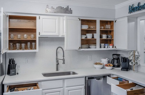 Rutledge Hill House | Walk 2 Broadway! Free Parking! 2.5 Baths