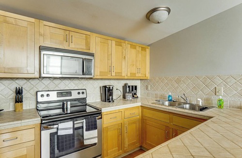 Terry Sanford Apartment | Walk Downtown | Rooftop Patio + 2 King Beds