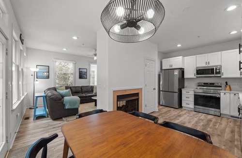 Bermuda Bay Condo | Walk on Water: Soundside, Community Pool and Clubhouse Access
