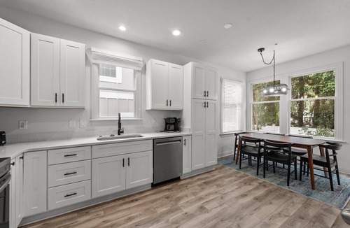 Bermuda Bay Condo | Walk on Water: Soundside, Community Pool and Clubhouse Access