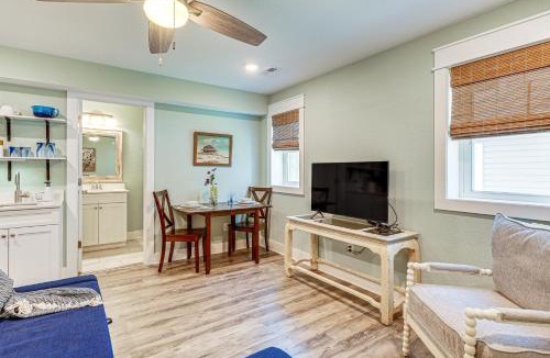 Colington Apartment | Walk to Beach Apt with Private Hot Tub!