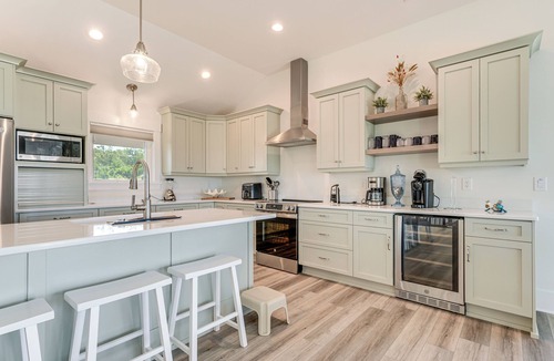 Southern Shores House | Walk to Beach: Southern Shores Retreat w/Hot Tub
