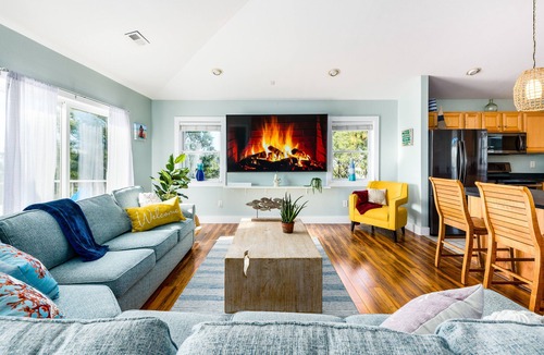 Salvo House | Walk to Beach - Views - Free Heated Pool - Hot Tub - Pet Friendly