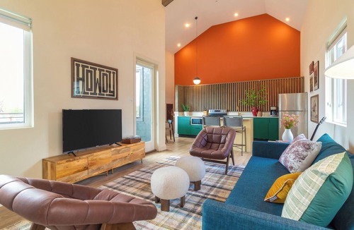 Buena Vista Apartment | Walk to Broadway + Balcony | Conway 2BR Suite