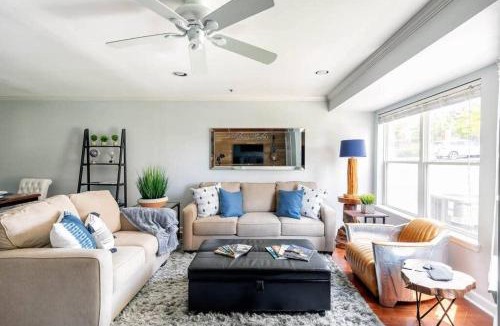 Rutledge Hill House | Walk To Broadway Charming Modern Historic Townhome