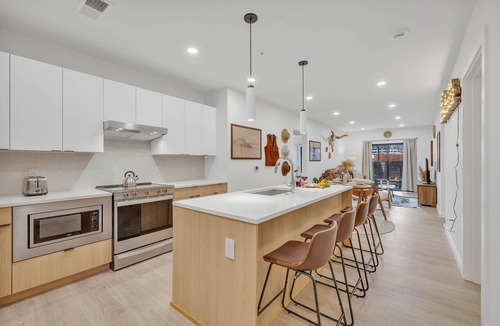 Eighth Avenue Condo | Walk to Broadway-Hyve Urban Cowboy-3BR Lux Condo w/Pool & Gym