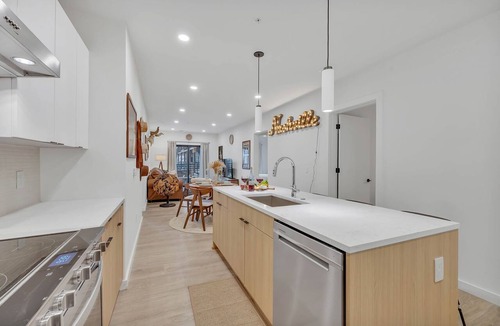 Eighth Avenue Condo | Walk to Broadway-Hyve Urban Cowboy-3BR Lux Condo w/Pool & Gym
