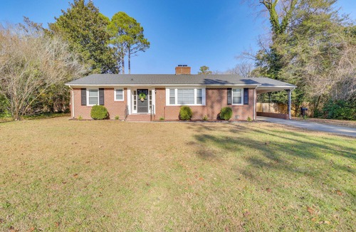 Murfreesboro House | Walk to Chowan University: Dog-Friendly Retreat