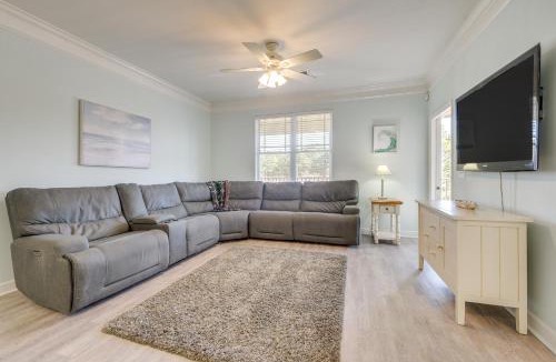 Calabash Apartment | Walk to Crow Creek Golf Club Condo with Pool!