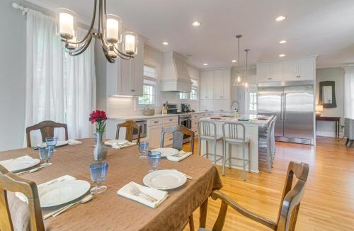 Belmont Historic District House | Walk to Dining and Shops Historic Belmont Home