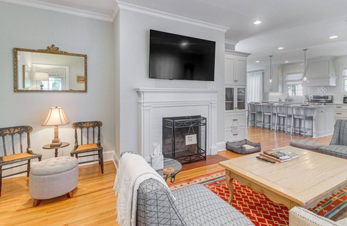 Belmont Historic District House | Walk to Dining & Shops: Historic Belmont Home