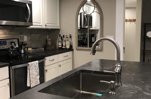 Historic Montford Apartment | Walk to downtown Asheville from this newly renovated 1902 studio!