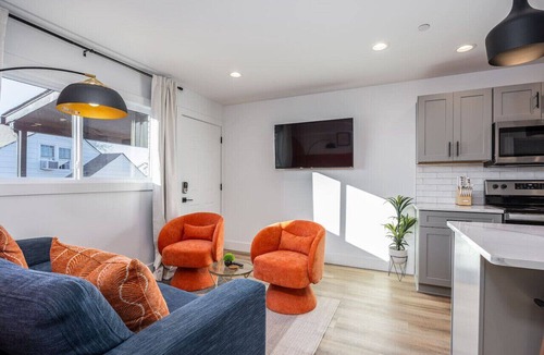 Hillsboro Village Apartment | Walk to Hillsboro Village, close to Vanderbilt, 3 miles to Downtown
