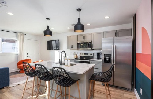 Hillsboro Village Apartment | Walk to Hillsboro Village, close to Vanderbilt, 3 miles to Downtown