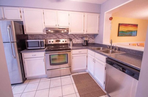 Hilton Head Villa | Walk to Hilton Head Island Beach: Villa w/Balcony