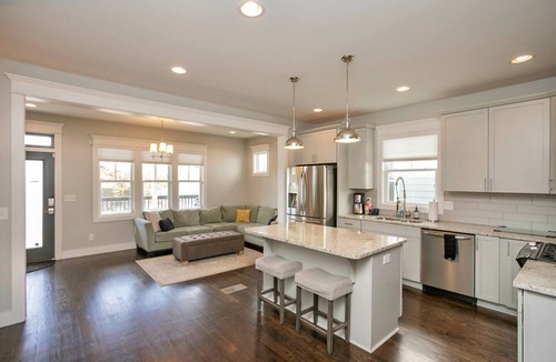 McFerrin Park House | Walk to Nissan Stadium · Sleeps 12 · Views