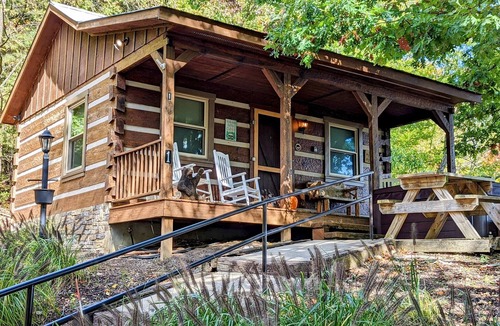 Traphill Cabin | Walk to North Carolina's Stone Mountain State Park! Beautiful Waterfalls