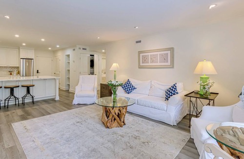 Harbour Town Condo | Walk to Pier & Golf: Heart of Harbour Town Condo