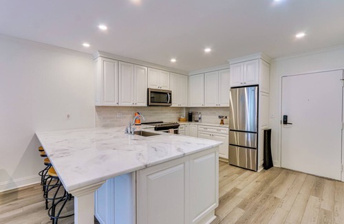 Harbour Town Condo | Walk to Pier & Golf: Heart of Harbour Town Condo
