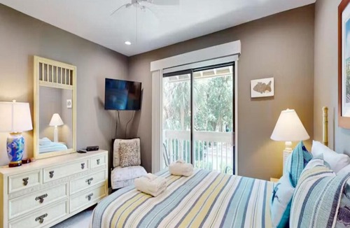Hilton Head Island Apartment | Walk to the Beach and Coligny!