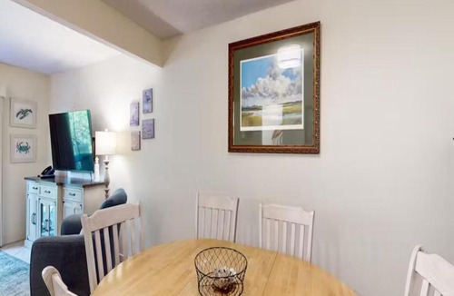 Hilton Head Island Apartment | Walk to the Beach and Coligny!